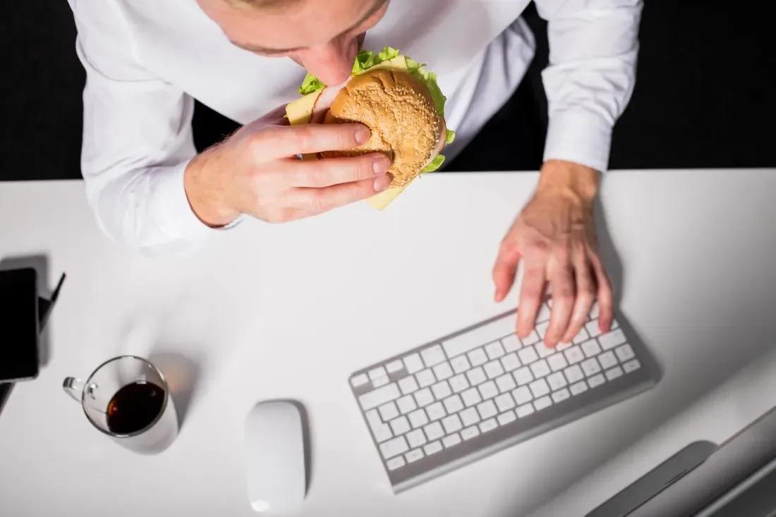 THE PSYCHOLOGY OF EATING: UNDERSTANDING EMOTIONAL TRIGGERS AND HOW TO MANAGE THEM